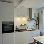 Bright T2 Of 34 M Renovated In The Downtown